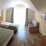 魔力郁金香海滩酒店 3*