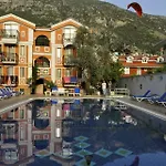 魔力郁金香海滩酒店 3* 厄吕代尼兹