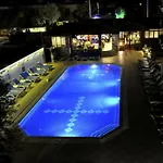 魔力郁金香海滩酒店 3* 厄吕代尼兹