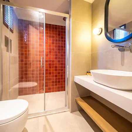 Magic Tulip מלון