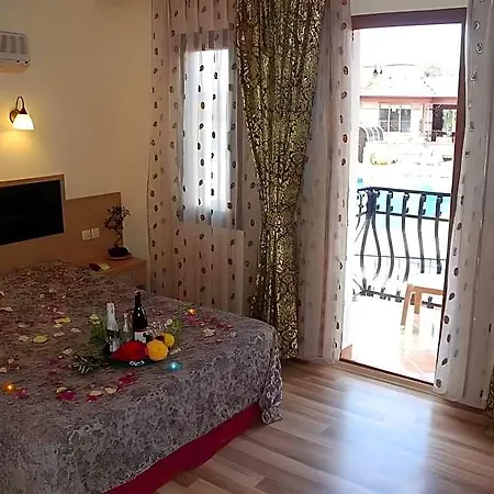 Magic Tulip Hotel